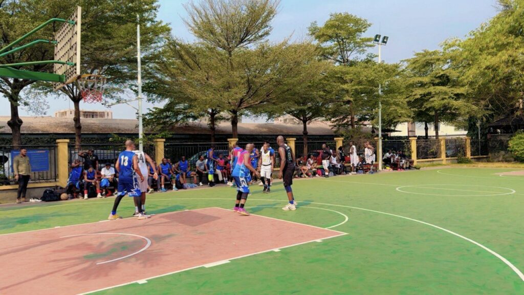 Matsoua Basket Club en action face à Bana Kotoyo à Kinshasa